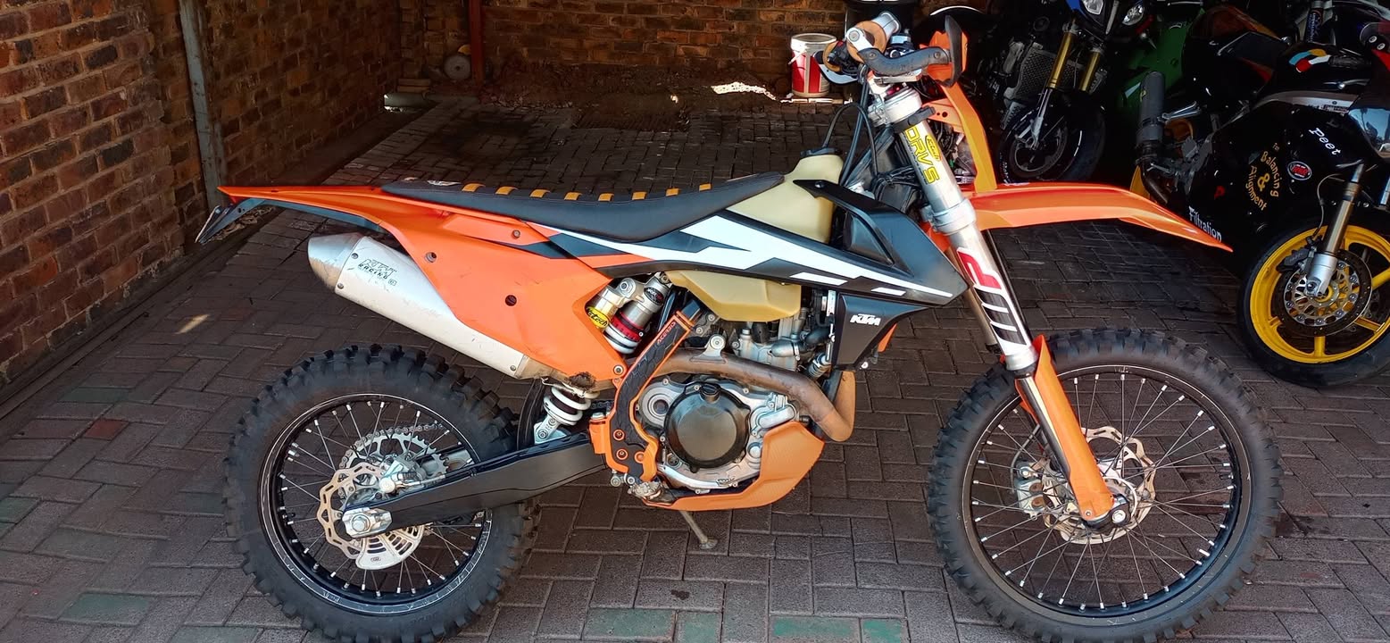 Full race preparations.Full service.New chain and sprockets.New brake disc and pads.Spare tyres and…